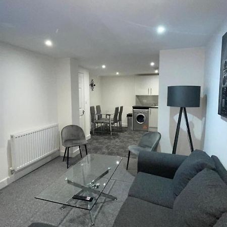 2 Bed Room Luxury Apartment In Old Kent Road 런던 외부 사진