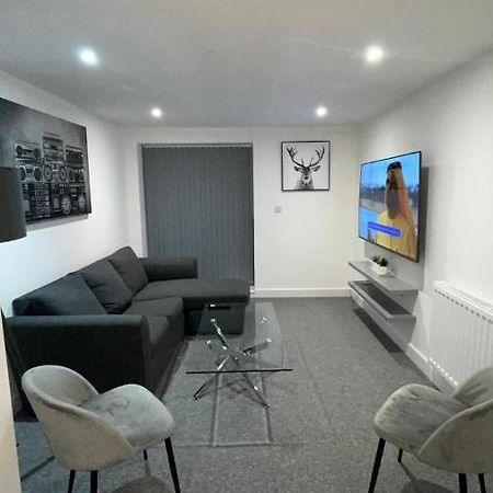 2 Bed Room Luxury Apartment In Old Kent Road 런던 외부 사진