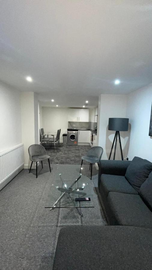 2 Bed Room Luxury Apartment In Old Kent Road 런던 외부 사진