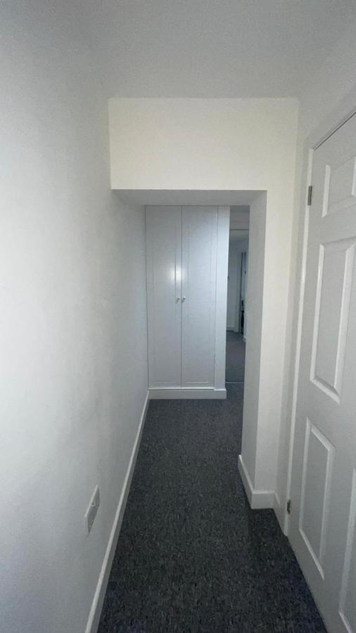 2 Bed Room Luxury Apartment In Old Kent Road 런던 외부 사진