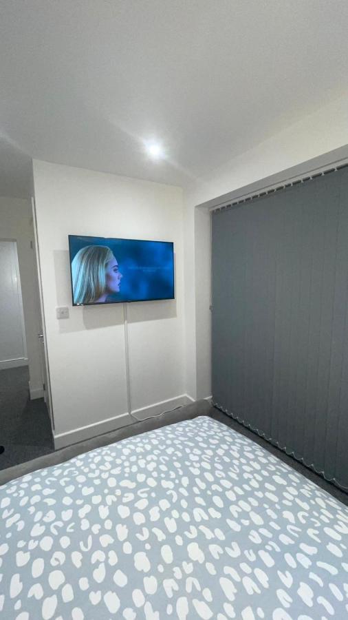 2 Bed Room Luxury Apartment In Old Kent Road 런던 외부 사진