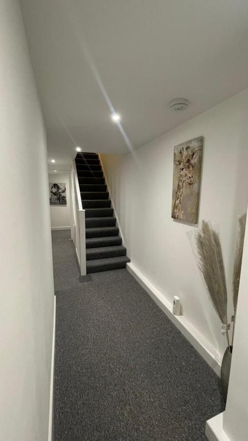 2 Bed Room Luxury Apartment In Old Kent Road 런던 외부 사진