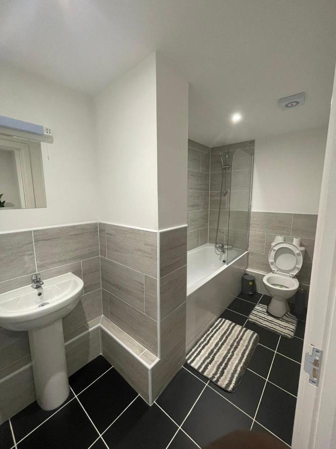 2 Bed Room Luxury Apartment In Old Kent Road 런던 외부 사진