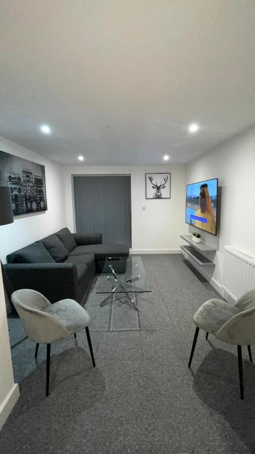 2 Bed Room Luxury Apartment In Old Kent Road 런던 외부 사진
