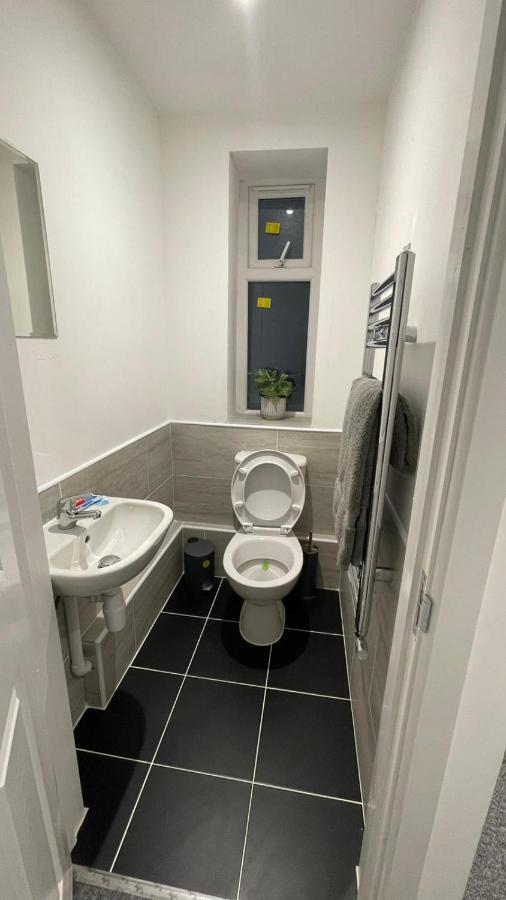 2 Bed Room Luxury Apartment In Old Kent Road 런던 외부 사진